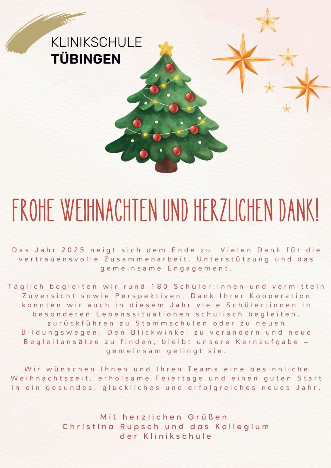 Schüler auf Surfbrett sitzend am Sylter Strand im Sonnenuntergang